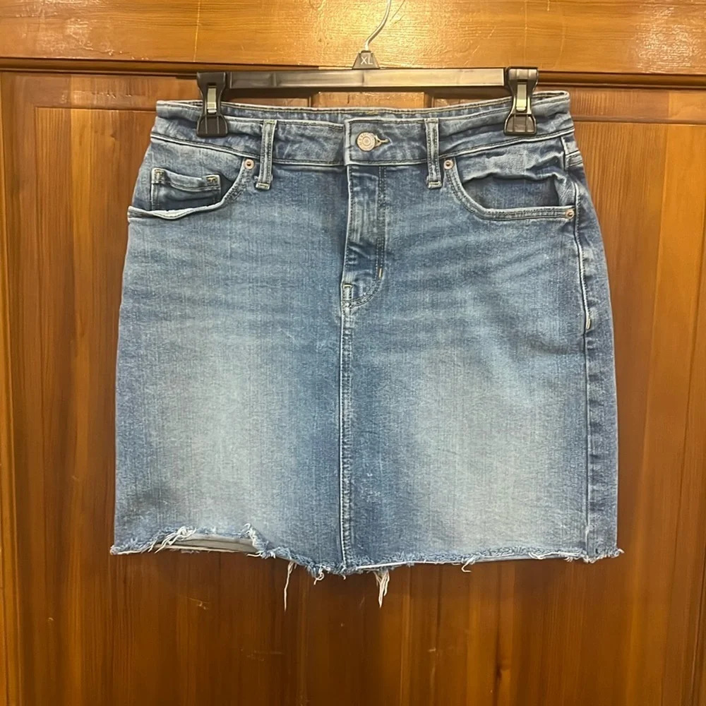 Old Navy Distressed Denim Mini Skirt Size 6